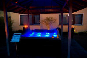 Beleuchteter Whirlpool Modell Lounge Concept